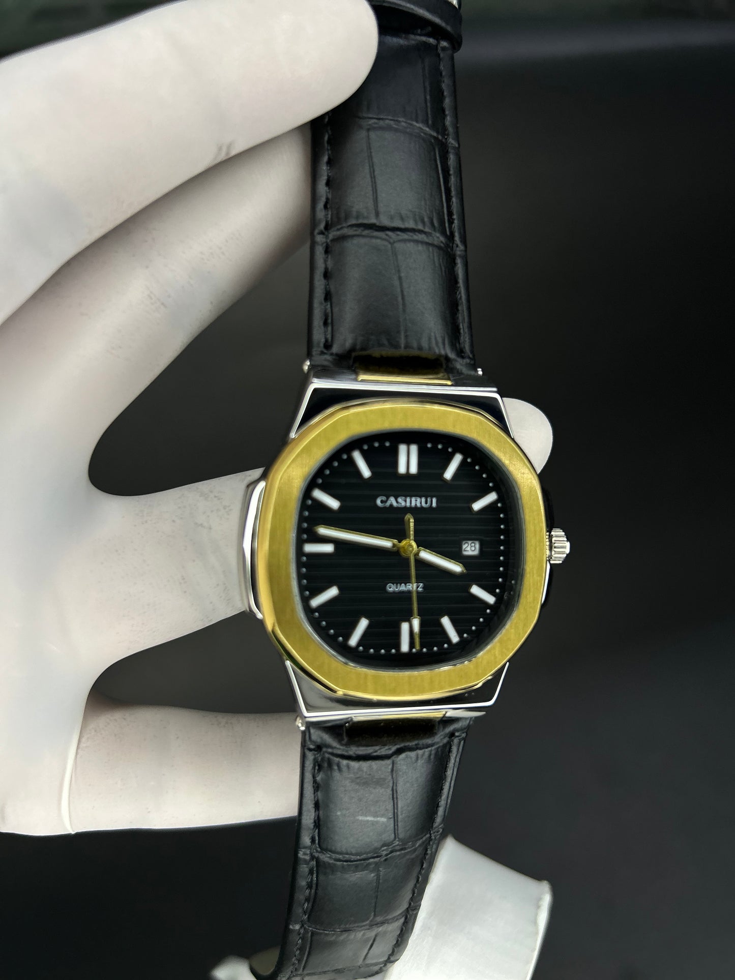 Quartz Casirui with black dial and textured straps with date