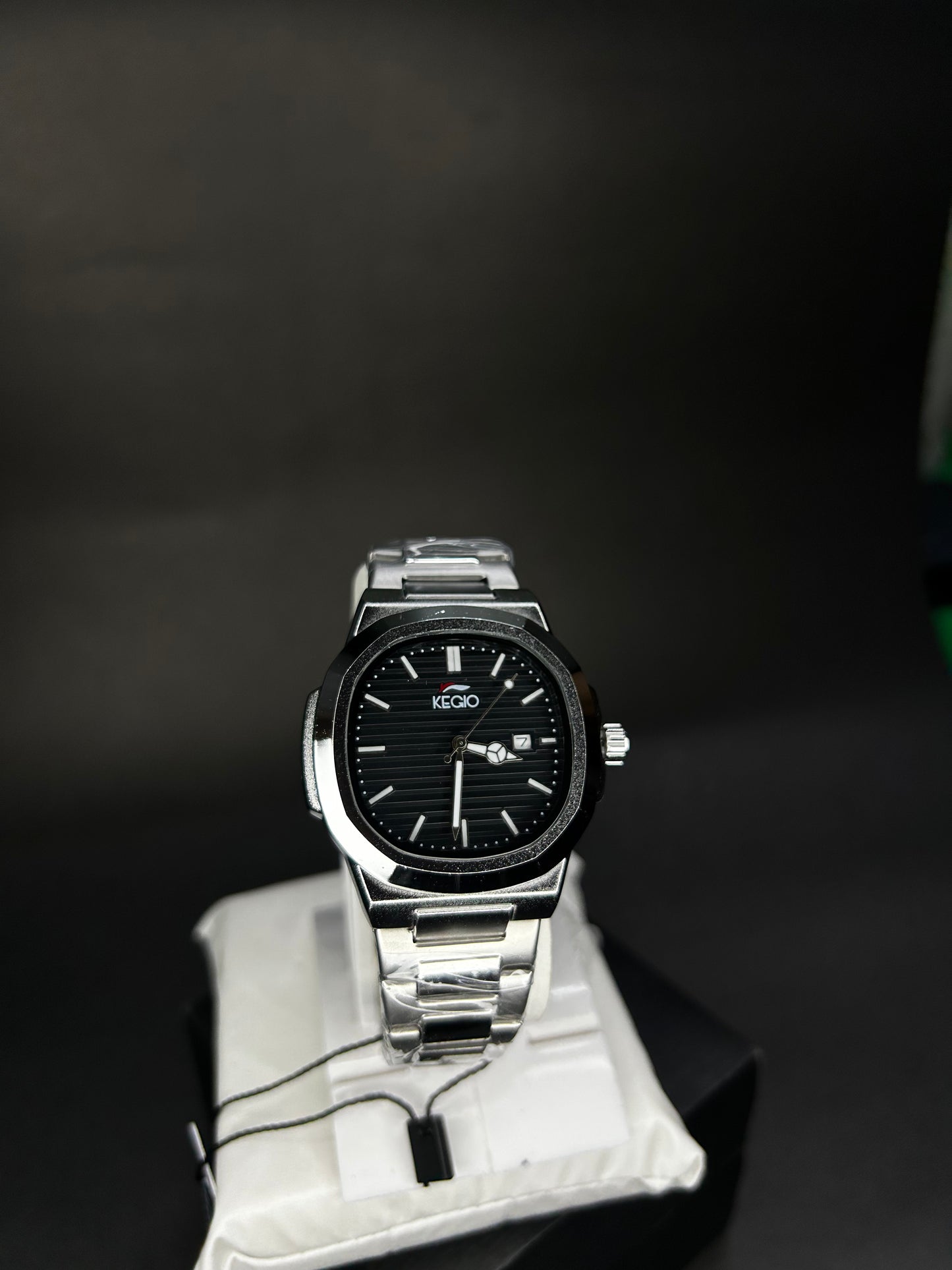 KEIGO Stainless steel wristwatch with black dial